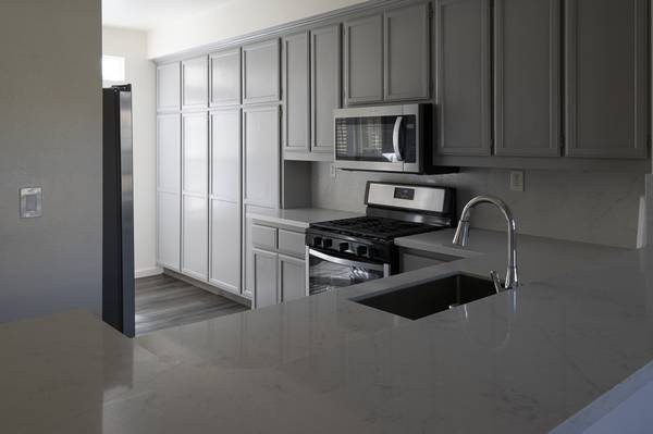 $4,500 / 3br - 1965ft2 - Spacious Town home (1965+ Sq. Ft.). Walking distance to BART (fremont / union city / newark)64030485382787124