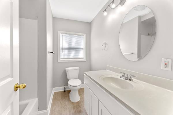 $1,695 / 3br - Southfield- Beautiful 3 Bedroom 1 Bath Home Available Now! (Southfield)63937875102723123