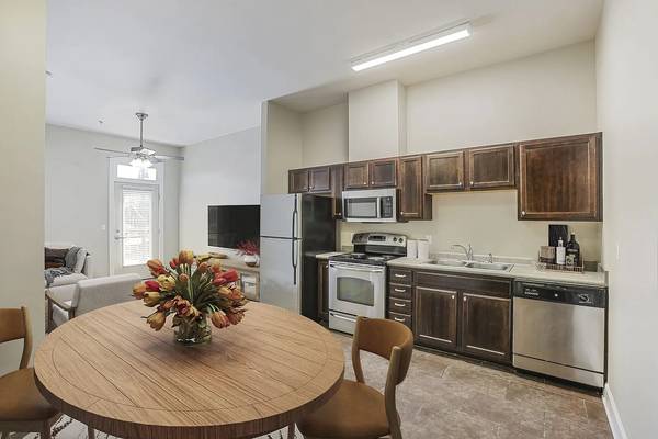 $1,595 / 1hab - 660ft2 - ¡A pocas cuadras de Bourbon Street! (Nueva Orleans)63903538995202121