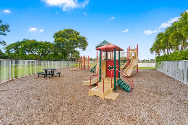 $599,000 / 1530ft2 - Updated Home In Sought After Boca Landings! (Boca Raton)64001848979459124