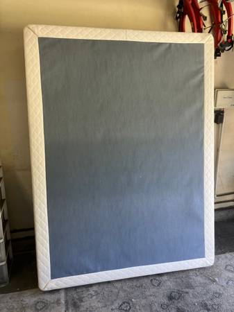 Queen Box Spring (1-22) 1