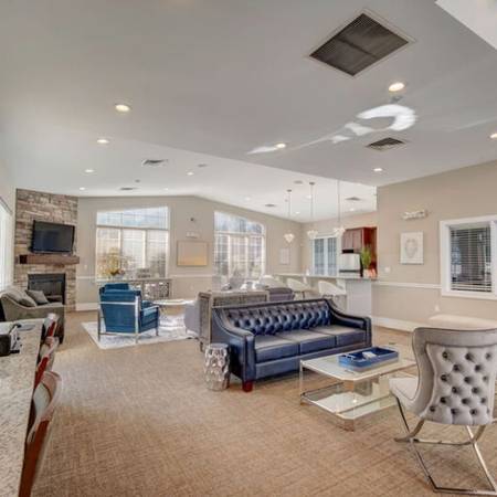 $1,726 / 1br - 800ft2 - Carpet, Online rent pay, In-unit washer/dryer (4905 Southland Ave, Lincolnia, VA)63779442162561120