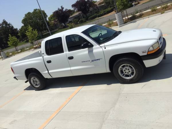 2000 DODGE  DAKOTA SPORT CREW CAB - $4,500 (santa rosa)63469889137539122