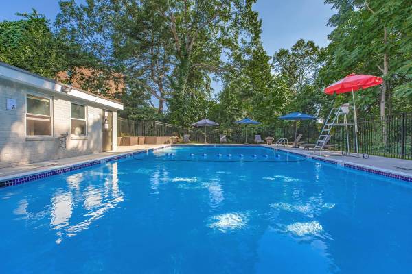 $2,006 / 2br - 965ft2 - Resident-Focused Management, On-Call Maintenance—Care You Can Feel! (2246 N Beauregard St, Alexandria, VA)63896154445570120
