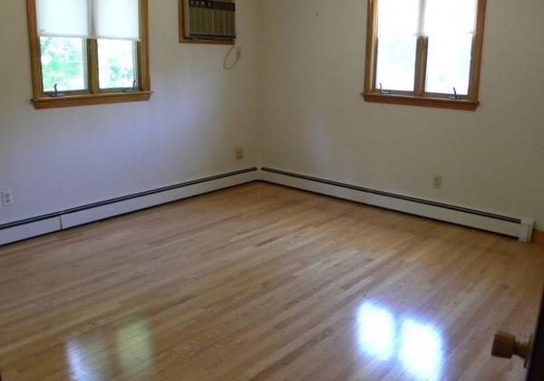 $1,390 / 3br - 225ft2 - House in desirable section of Waltham (Waltham)63875605686275123