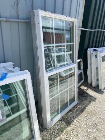 34.5"W White Single Hung Window Hurricane Impact 12 Lite Used 1