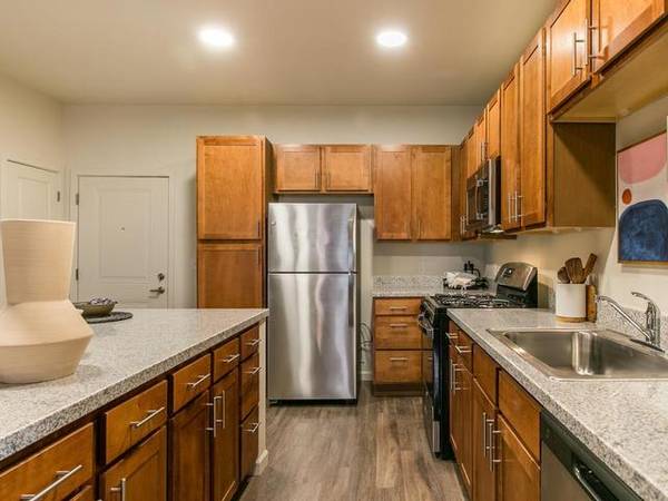 $1,446 / 1br - 683ft2 - Cyber Lounge with Wi-Fi, Dishwasher, Central Heating and Cooling63806019908353120