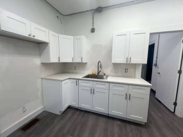$18 Charming 3,400 sq ft Commercial Space – Downtown Elyria – Perfect for (Elyria)63907493190658120