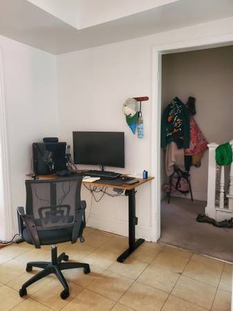 $1,550 / 1br - 1000ft2 - Penthouse LARGE 1BR/1BATH. HIGH CeilingsXtra Tall windows, Central AIR (Rittenhouse Square)63666781995905122