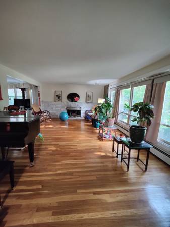 $1,200 / 5br - 144ft2 - Available now! Spacious room for female - utilities included (Newton Center)64034613792129124