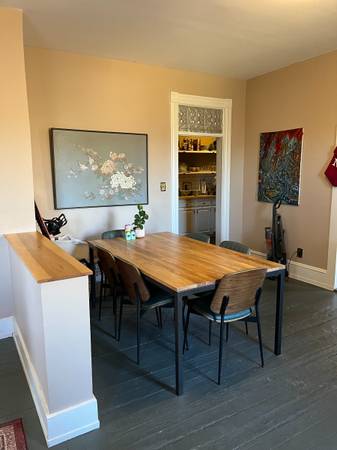$1,700 / 2br - 2 bedroom near Lake Louise (Weaverville)64029373996418120