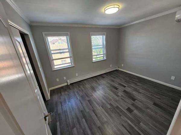 $2,800 / 3br - Second floor apartment $2800 whitestone (Whitestone)64033292563714123