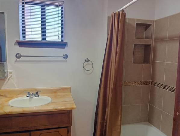 $1,600 / 1br - 540ft2 - One bedroom near Rail Yard area and down town (Santa Fe)63806118646273122