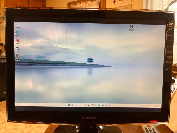 Samsung Syncmaster T260 HD 25.5 inch monitor/tv 1
