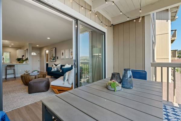 $3,859 / 1br - 832ft2 - In-Unit Washer/Dryer, Fireplace, Tennis Courts (mill valley)63880013108227120