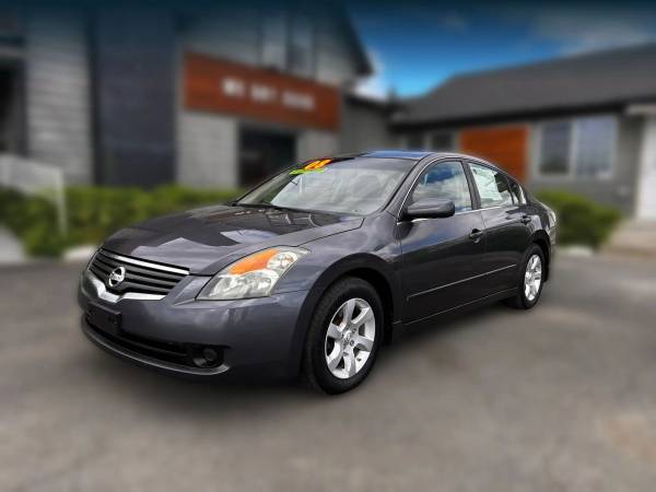 2008 Nissan Altima - Financing Available! Carfax, come see us today. 1