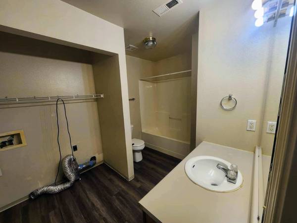 $1200.00 / 2br - Amplio y luminoso apartamento de 2 dormitorios y 2 baños en alquiler en la planta superior i63697282380929124