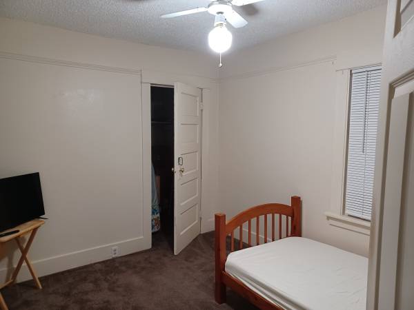 $750 / 3br - Se necesita compañero de cuarto — Casa tranquila en el distrito de Lincoln — $750 al mes (distrito de Lincoln)63814735953923121