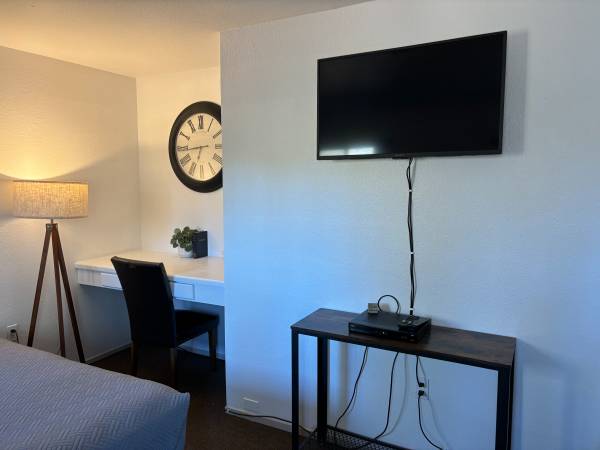 $400 / 1br - Brownsville Motel in Brownsville, Ca (Challenge-Brownsville)63952108667267122