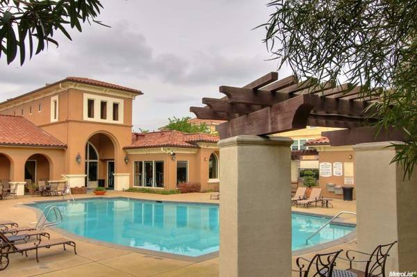 $1775.00 / 1br - 846ft2 - Beautiful 1bd condo in Westlake Villas with attached garage64043835996803120