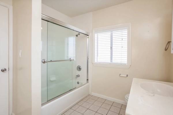 $1,350 / 2br - 1670ft2 - Pet-Friendly 2-Bedroom with Private Yard (San Pablo)63664186248707123