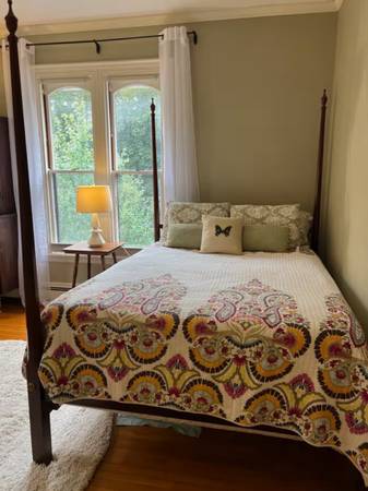 $1,250 / 600ft2 - Cozy 1 bedroom unit (Jamaica Plain)63699507212801121