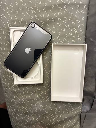 iPhone SE 3rd generation (NEW) 1