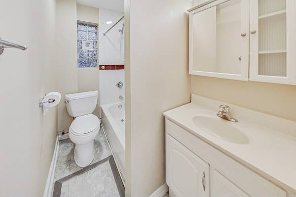 $1,400 / 1br - 862ft2 - This home is a wonderful condo alternative in the heart of the circle (Chicago, IL)63688333709315124