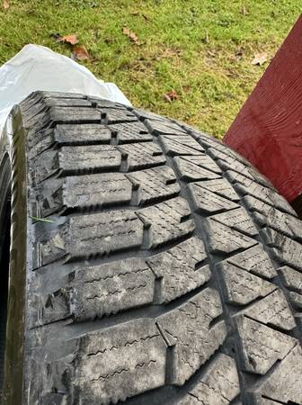 235/50-R19 Bridgestone Winter Tires 1