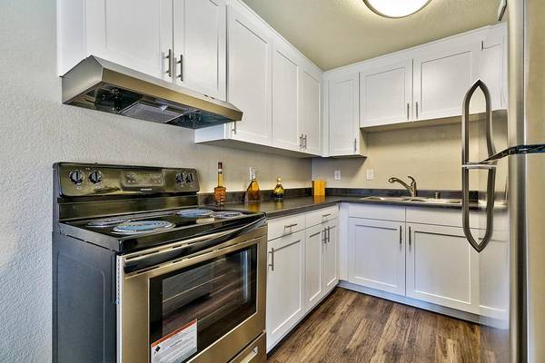 $1,935 / 1br - 715ft2 - Ceiling Fans, Evening Patrol and Monitoring, Poolside Gas Grills (Riverside)64028082085763122