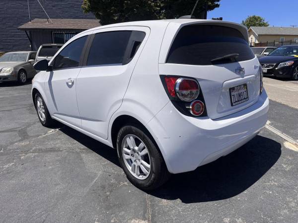 2015 Chevrolet Chevy Sonic LT Automático 4 puertas Hatchback con 1SD - $6,995 (+ Main Street Auto)63471173243521123