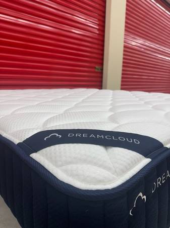 Dreamcloud Classic Memory Foam King Mattress 1