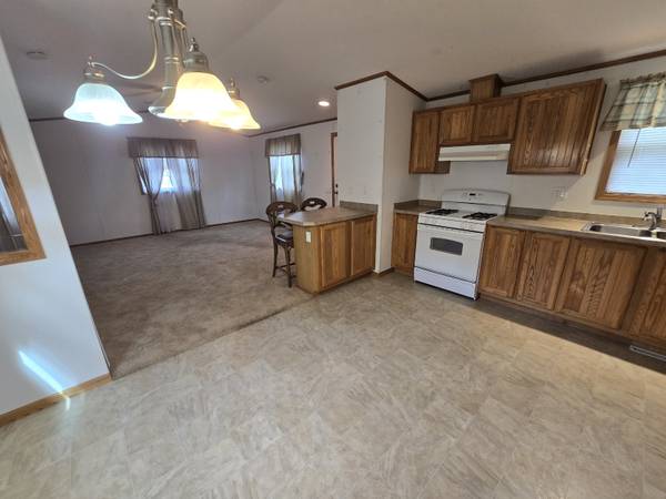 $81,000 / 2br - 1120ft2 - Neat and Clean!  Low Lot Rent!  Available Immediately! (St. Paul)63868703847043121
