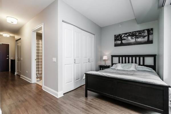 $2,338 / 1br - Terrific River North Convertible 1 Bedroom with In Unit Laundry! (River North)63918294340482120