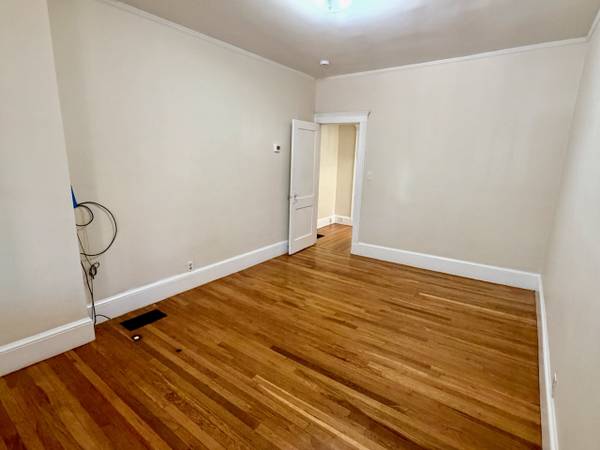 $2,100 / 1br - Oct 1 bed . no fee -Dishwasher-Ht/Hw incl-Steps to Train/Shops (Allston)63828265346945122