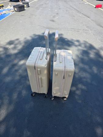 Set 2 x Hanke 4 wheels hardside Luggage Suitcases 26" very good condit 1
