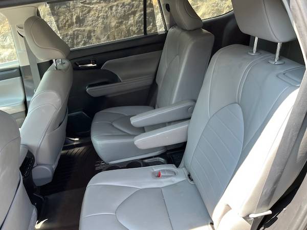 2023 Toyota  Highlander XLE - $38,000 (Boston)63469900686851123