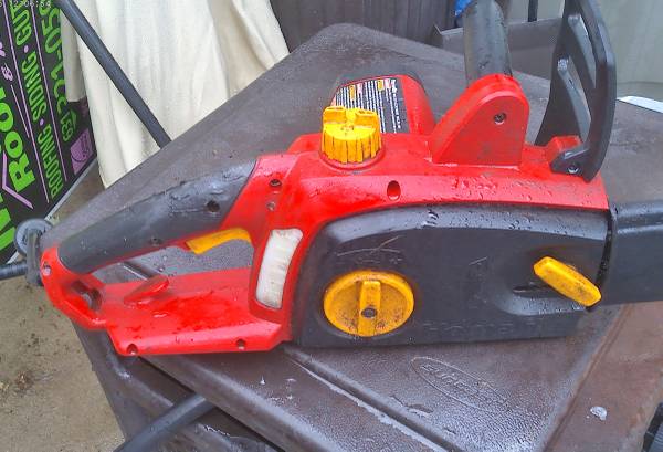 Homelite 16 in. 12 Amp Electric Corded Chainsaw - $40 (Staten Island)63471378526467122