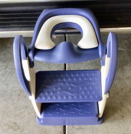 Toddler potty training chair in good condition. 1