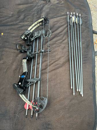 Diamond youth compound bow 1