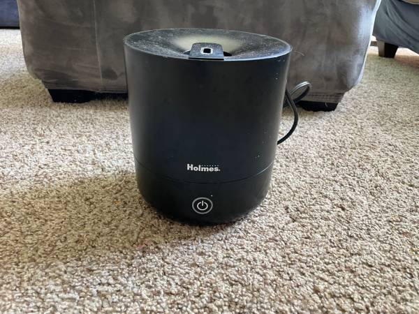 Black Holmes Cool Mist Humidifier 1