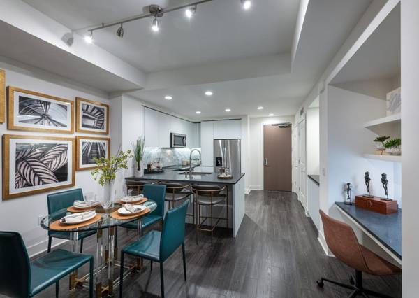 $4,502 / 2br - 1150ft2 - On-property retail options, Italian cabinets with soft-close drawers (Downtown San Diego)63865931824001122