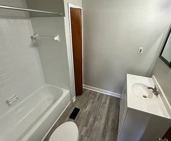 $700 / 1hab - 800ft2 - 4075 Hazel Ave, (Lincoln Park, MI)64212934986753121