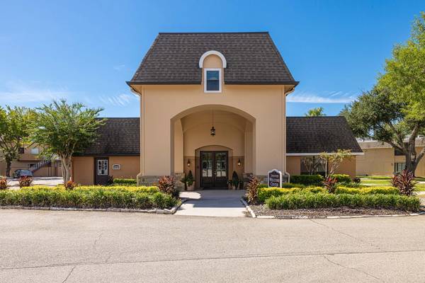 $1,009 / 2br - 956ft2 - Make the move, elevate your lifestyle (3400 Shady Hill Dr, Baytown, TX)63924170153731124