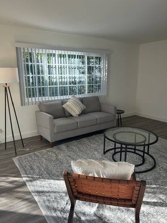 $2,950 / 1br - 820ft2 - Coming Soon! Large 1x1 with patio. Parking included. (menlo park)64017516626562120