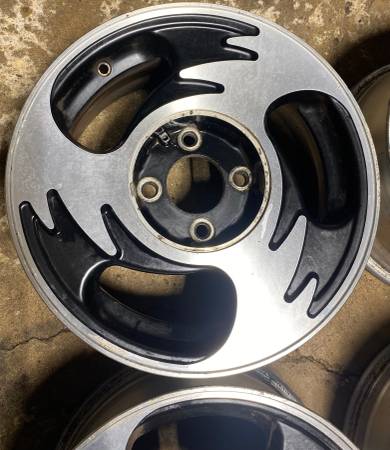 4 Alloy Rims 15-inch 4x114 - $250 (Waukegan, Gurnee, Lake Bluff, North Chicago, Grayslake, Zion)63471152546177123