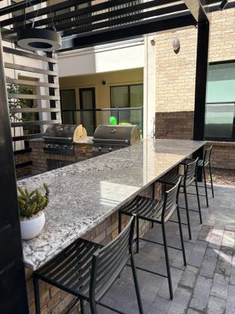 $1,400 / 1hab - 613ft2 - ¡Hermoso departamento de 1 habitación en el corazón del centro de COS! 2 meses gratis (Colorado Springs)63687084330753124