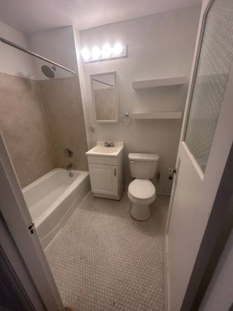 $1,600 / 420ft2 - One bedroom one bath  available in heart of First Hill | (Seattle)63659533022979122