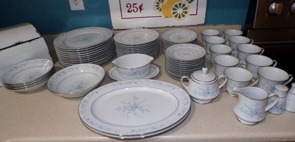 65pc Noritake Contemporary Fine China Set - all once price 1