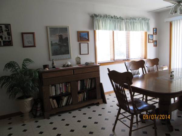 $550,000 / 2br - 1600ft2 - 4.3 acres House, pole barn, and mobile rental (Rockford)63985938914435123